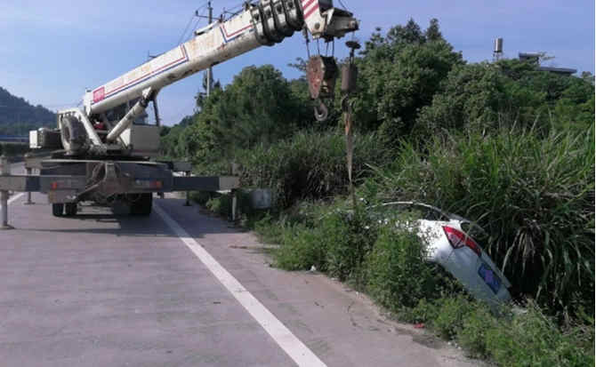 柳州重载吊车救援 柳州重载吊车救援